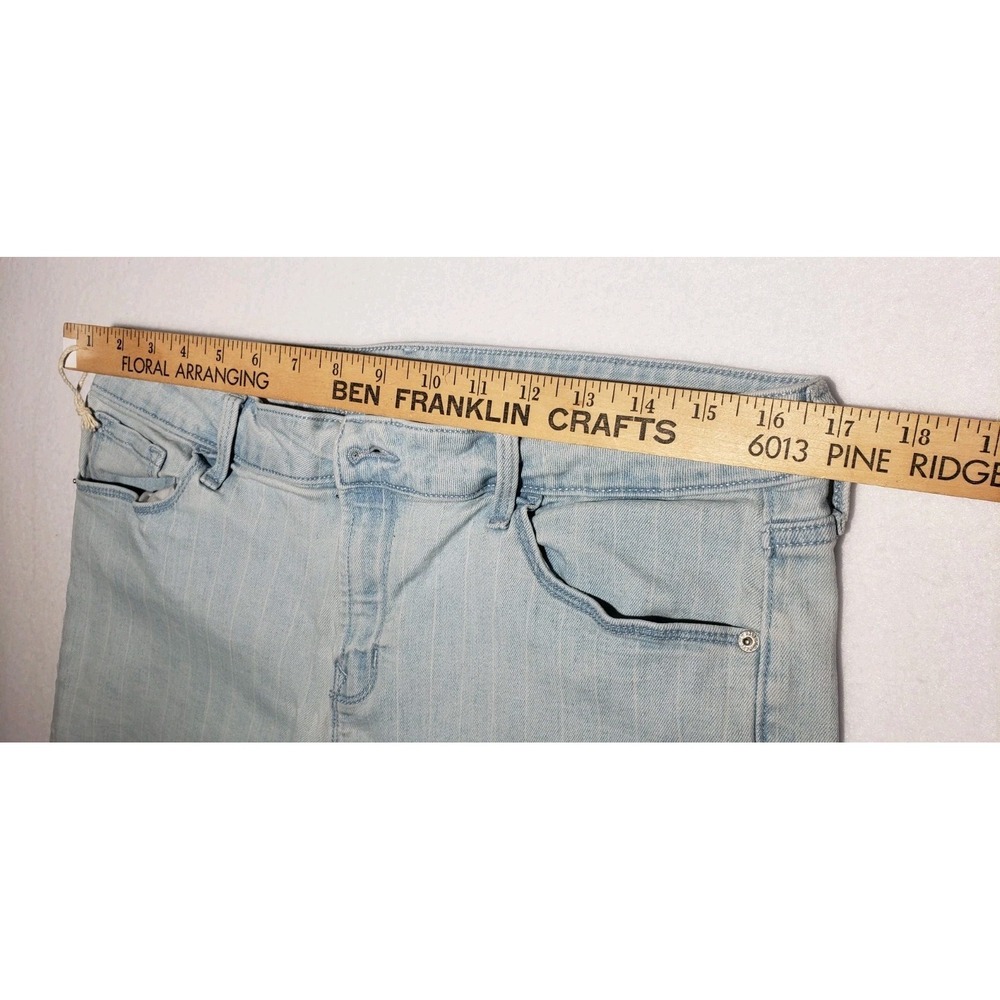 Old Navy Denim Jean Shorts Blue Stripe Light Wash Cuffed Stretch Women's Size 14 - Picture 6 of 10
